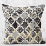 - K11320-Gorsel-2 - Realhomes RealHomes Siyah - Gri Zeminde Morrocan Motifli Antik Desenli Dijital Baskılı Yastık Kırlent Kılıfı Realhomes