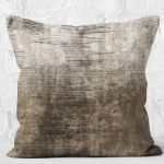 RealHomes Kahverengi Zeminde Eskitme Motifli Retro Desenli Dijital Baskılı Yastık Kırlent Kılıfı Realhomes