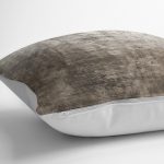 RealHomes Kahverengi Zeminde Eskitme Motifli Retro Desenli Dijital Baskılı Yastık Kırlent Kılıfı Realhomes