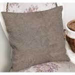 - K11326-Gorsel-1 - Realhomes RealHomes Kahve Zeminde Geometrik Motifli Örgü Desenli Dijital Baskılı Yastık Kırlent Kılıfı Realhomes