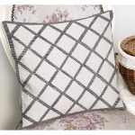 - K11327-Gorsel-1 - Realhomes RealHomes Siyah - Beyaz Zeminde Geometrik Motifli Baklava Desenli Dijital Baskılı Yastık Kırlent Kılıfı Realhomes