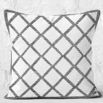 - K11327-Gorsel-2 - Realhomes RealHomes Siyah - Beyaz Zeminde Geometrik Motifli Baklava Desenli Dijital Baskılı Yastık Kırlent Kılıfı Realhomes