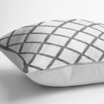 - K11327-Gorsel-3 - Realhomes RealHomes Siyah - Beyaz Zeminde Geometrik Motifli Baklava Desenli Dijital Baskılı Yastık Kırlent Kılıfı Realhomes