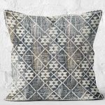 RealHomes Gri - Bej Zeminde Aztek Motifli Eskitme Desenli Dijital Baskılı Yastık Kırlent Kılıfı Realhomes
