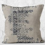 - K11342-Gorsel-2 - Realhomes RealHomes Krem - Gri Zeminde Antik Motifli Geleneksel Desenli Dijital Baskılı Yastık Kırlent Kılıfı Realhomes