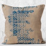 - K11343-Gorsel-2 - Realhomes RealHomes Bej - Mavi Zeminde Otantik Motifli Kilim Desenli Dijital Baskılı Yastık Kırlent Kılıfı Realhomes