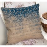 - K11349-Gorsel-1 - Realhomes RealHomes Mavi - Bej Zeminde Antik Motifli Dokuma Halı Desenli Dijital Baskılı Yastık Kırlent Kılıfı Realhomes