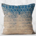 - K11349-Gorsel-2 - Realhomes RealHomes Mavi - Bej Zeminde Antik Motifli Dokuma Halı Desenli Dijital Baskılı Yastık Kırlent Kılıfı Realhomes