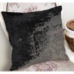 - K11356-Gorsel-1 - Realhomes RealHomes Siyah - Füme Zeminde Eskitme Motifli Antik Desenli Dijital Baskılı Yastık Kırlent Kılıfı Realhomes