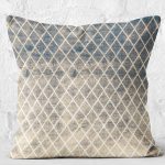 - K11358-Gorsel-2 - Realhomes  RealHomes Krem Zeminde Baklava Motifli Eskitme Desenli Dijital Baskılı Yastık Kırlent Kılıfı Realhomes