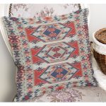 RealHomes Kırmızı Zeminde Kilim Motifli Geleneksel Desenli Dijital Baskılı Yastık Kırlent Kılıfı Realhomes