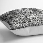 - K11387-Gorsel-3 - Realhomes RealHomes Siyah Zeminde Eskitme Motifli Geleneksel Desenli Dijital Baskılı Yastık Kırlent Kılıfı Realhomes