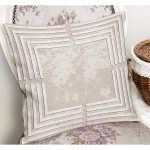 - K11391-Gorsel-1 - Realhomes RealHomes Krem Zeminde Çerçeveli Eskitme Desenli Dijital Baskılı Yastık Kırlent Kılıfı Realhomes