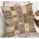 - K11406-Gorsel-1 - Realhomes RealHomes Kahverengi Zeminde Patchwork Motifli Yöresel Desenli Dijital Baskılı Yastık Kırlent Kılıfı Realhomes