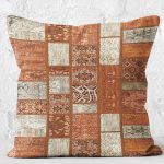 - K11407-Gorsel-2 - Realhomes RealHomes Kahverengi Zeminde Patchwork Motifli Geleneksel Desenli Dijital Baskılı Yastık Kırlent Kılıfı Realhomes