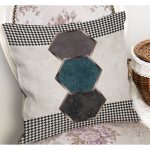 - K11417-Gorsel-1 - Realhomes RealHomes Gri Zeminde Geometrik Motifli Kazayağı Desenli Dijital Baskılı Yastık Kırlent Kılıfı Realhomes