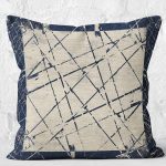 - K11420-Gorsel-2 - Realhomes RealHomes Krem - Mavi Zeminde Çerçeveli Motifli Çizgi Desenli Dijital Baskılı Yastık Kırlent Kılıfı Realhomes