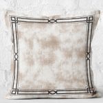 - K11421-Gorsel-2 - Realhomes RealHomes Kahverengi Zeminde Çerçeveli Motifli Eskitme Desenli Dijital Baskılı Yastık Kırlent Kılıfı Realhomes