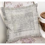 - K11424-Gorsel-1 - Realhomes RealHomes Gri Zeminde Çerçeveli Motifli Antik Desenli Dijital Baskılı Yastık Kırlent Kılıfı Realhomes