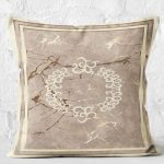 - K11425-Gorsel-2 - Realhomes RealHomes Kahverengi Zeminde Çerçeveli Motifli Mermer Desenli Dijital Baskılı Yastık Kırlent Kılıfı Realhomes