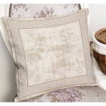 - K11426-Gorsel-1 - Realhomes RealHomes Krem - Bej Zeminde Çerçeveli Motifli Antik Desenli Dijital Baskılı Yastık Kırlent Kılıfı Realhomes