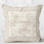 - K11426-Gorsel-2 - Realhomes RealHomes Krem - Bej Zeminde Çerçeveli Motifli Antik Desenli Dijital Baskılı Yastık Kırlent Kılıfı Realhomes