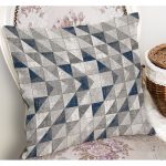 - K11428-Gorsel-1 - Realhomes RealHomes Mavi - Gri Zeminde Geometrik Motifli Antik Desenli Dijital Baskılı Yastık Kırlent Kılıfı Realhomes