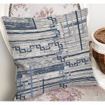 RealHomes Mavi - Gri Zeminde Geometrik Motifli Eskitme Desenli Dijital Baskılı Yastık Kırlent Kılıfı Realhomes