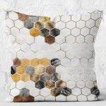 - K11435-Gorsel-2 - Realhomes RealHomes Kahverengi - Gri Zeminde Altıgen Motifli Post Desenli Dijital Baskılı Yastık Kırlent Kılıfı Realhomes