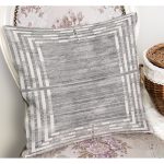 - K11436-Gorsel-1 - Realhomes RealHomes Gri - Beyaz Zeminde Çerçeveli Motifli Antik Desenli Dijital Baskılı Yastık Kırlent Kılıfı Realhomes