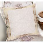 RealHomes Gold Zeminde Çerçeveli Motifli Eskitme Desenli Dijital Baskılı Yastık Kırlent Kılıfı Realhomes