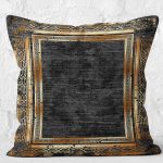 - K11442-Gorsel-2 - Realhomes RealHomes Siyah - Gold Zeminde Çerçeveli Eskitme Desenli Dijital Baskılı Yastık Kırlent Kılıfı Realhomes