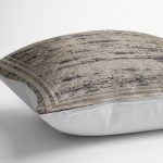 - K11455-Gorsel-3 - Realhomes RealHomes Kahverengi - Krem Zeminde Çerçeveli Motifli Eskitme Desenli Dijital Baskılı Yastık Kırlent Kılıfı Realhomes