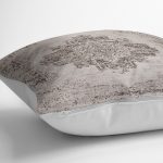 RealHomes Bej Zeminde Göbekli Halı Motifli Hereke Desenli Dijital Baskılı Yastık Kırlent Kılıfı Realhomes