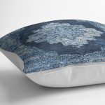 RealHomes Mavi Zeminde Göbekli Halı Motifli Kilim Desenli Dijital Baskılı Yastık Kırlent Kılıfı Realhomes