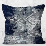 - K11460-Gorsel-2 - Realhomes  RealHomes Lacivert Zeminde Eskitme Motifli Retro Desenli Dijital Baskılı Yastık Kırlent Kılıfı Realhomes