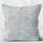 - K11464-Gorsel-2 - Realhomes RealHomes Mavi - Gri Zeminde Geometrik Motifli Eskitme Desenli Dijital Baskılı Yastık Kırlent Kılıfı Realhomes