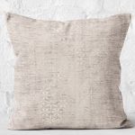 - K11467-Gorsel-2 - Realhomes RealHomes Bej Zeminde Geleneksel Motifli Kilim Desenli Dijital Baskılı Yastık Kırlent Kılıfı Realhomes