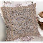 - K11470-Gorsel-1 - Realhomes RealHomes Bej Zeminde Hereke Motifli Dokuma Desenli Dijital Baskılı Yastık Kırlent Kılıfı Realhomes