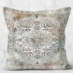 - K11471-Gorsel-2 - Realhomes RealHomes Beyaz Zeminde Antik Motifli Göbekli Halı Desenli Dijital Baskılı Yastık Kırlent Kılıfı Realhomes