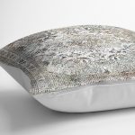 - K11471-Gorsel-3 - Realhomes RealHomes Beyaz Zeminde Antik Motifli Göbekli Halı Desenli Dijital Baskılı Yastık Kırlent Kılıfı Realhomes