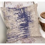 - K11475-Gorsel-1 - Realhomes RealHomes Mavi Zeminde Örme Motifli Antik Desenli Dijital Baskılı Yastık Kırlent Kılıfı Realhomes