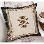 - K11500-Gorsel-1 - Realhomes RealHomes Krem - Siyah Zeminde Geleneksel Motifli Dokuma Desenli Dijital Baskılı Yastık Kırlent Kılıfı Realhomes