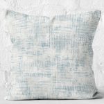 - K11506-Gorsel-2 - Realhomes RealHomes Krem - Mavi Zeminde Eskitme Motifli Retro Desenli Dijital Baskılı Yastık Kırlent Kılıfı Realhomes