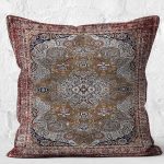 - K11522-Gorsel-2 - Realhomes RealHomes Kahverengi Zeminde Kilim Motifli Uşak Desenli Dijital Baskılı Yastık Kırlent Kılıfı Realhomes