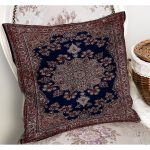 RealHomes Lacivert Kırmızı Zeminde Göbekli Halı Motifli Dokuma Desenli Dijital Baskılı Yastık Kırlent Kılıfı Realhomes