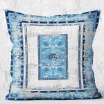 - K11526-Gorsel-2 - Realhomes RealHomes Mavi Zeminde Eskitme Motifli Kilim Desenli Dijital Baskılı Yastık Kırlent Kılıfı Realhomes