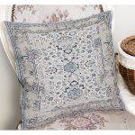 - K11531-Gorsel-1 - Realhomes  RealHomes Mavi - Beyaz Zeminde Kilim Motifli Yöresel Desenli Dijital Baskılı Yastık Kırlent Kılıfı Realhomes