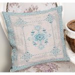 RealHomes Gri - Mavi Zeminde Retro Motifli Kilim Desenli Dijital Baskılı Yastık Kırlent Kılıfı Realhomes