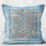 - K11533-Gorsel-2 - Realhomes RealHomes Gri - Mavi Zeminde Geleneksel Motifli Dokuma Desenli Dijital Baskılı Yastık Kırlent Kılıfı Realhomes